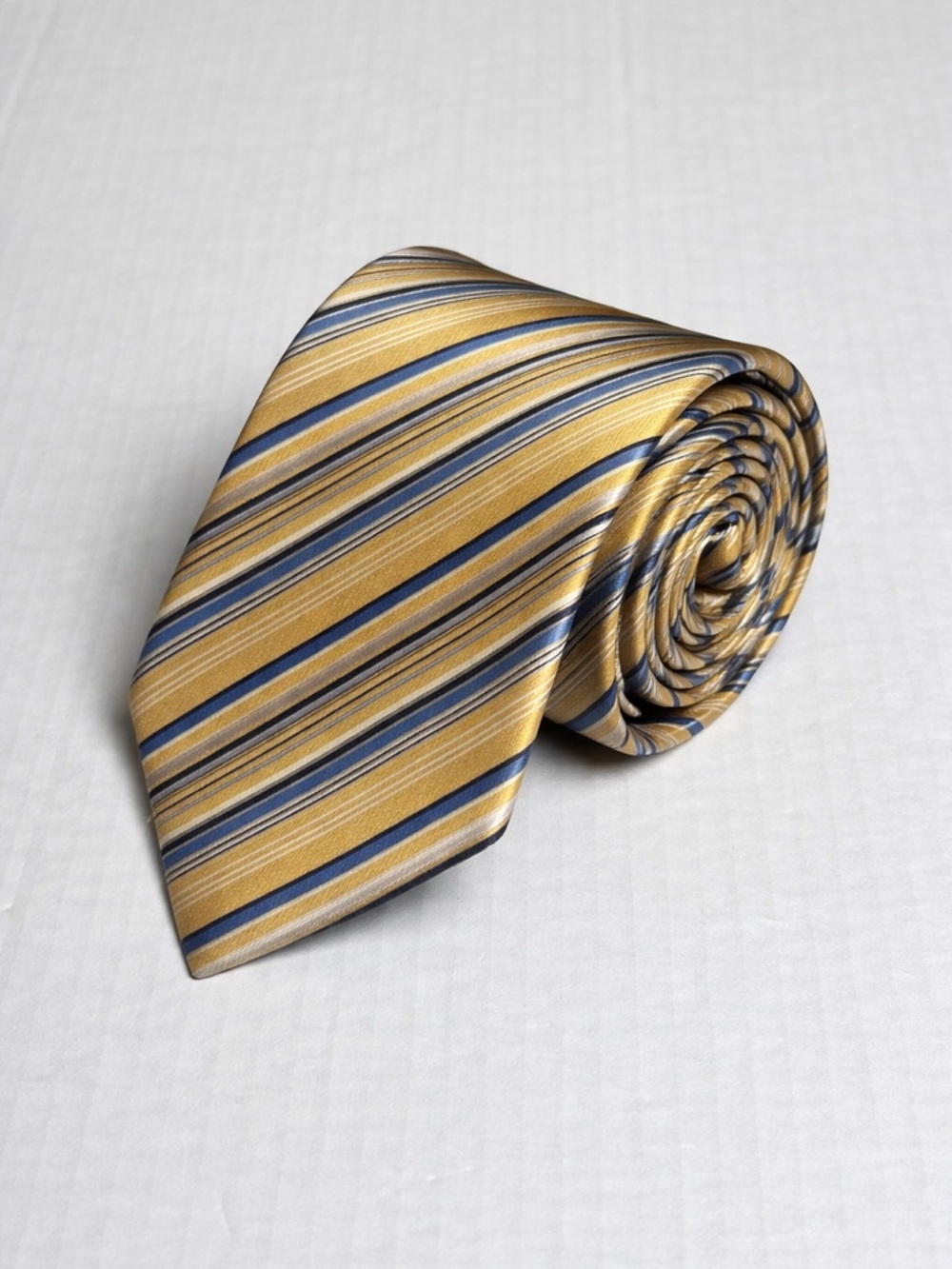 Geoffrey Beene Mens Silk Tie Quiet Luxury Old Money Preppy Career Professional